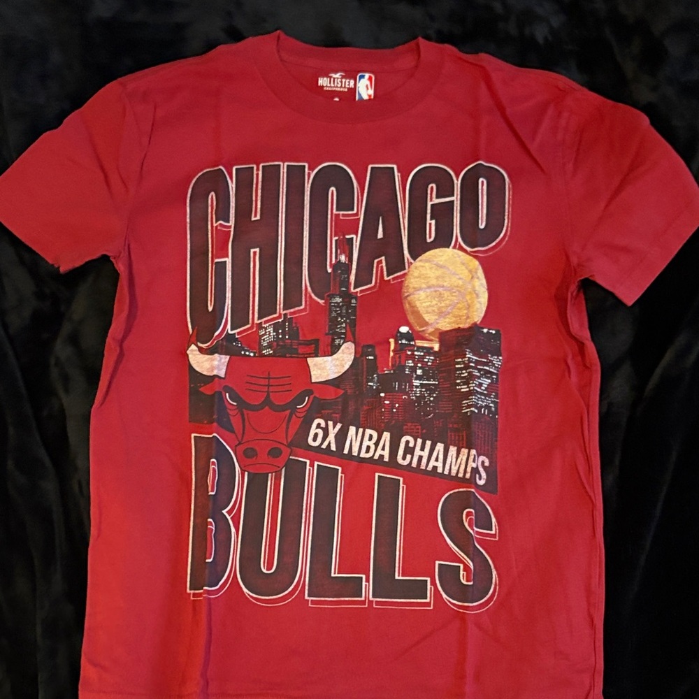 Hollister Chicago Bulls Red Tee